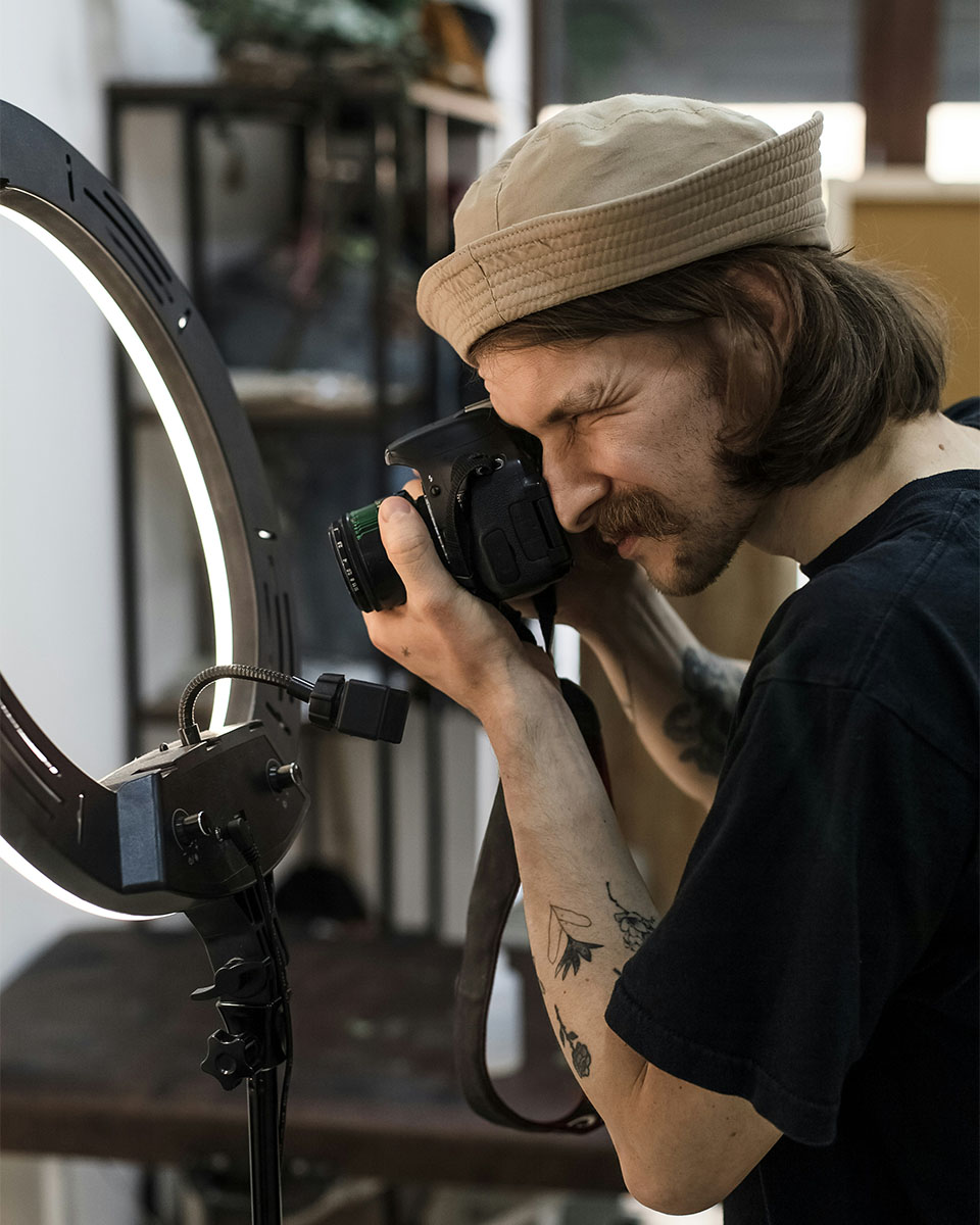 Photographer taking a photo with extra lighting
